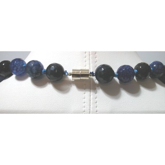 Blue Dragon Vein Agate Beaded Necklace With Magnetic Clasp - Picture 3 of 4